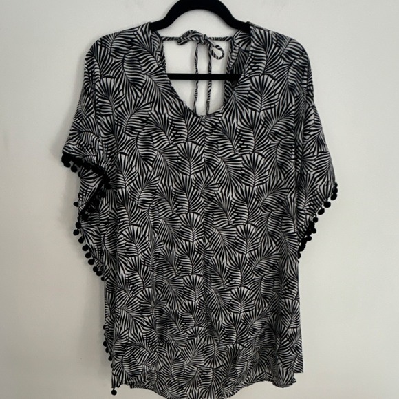 Faded Rose Other - Faded Rose Women's Cover Up Black White Leaf Print Pom Pom Trim Polyester Size L